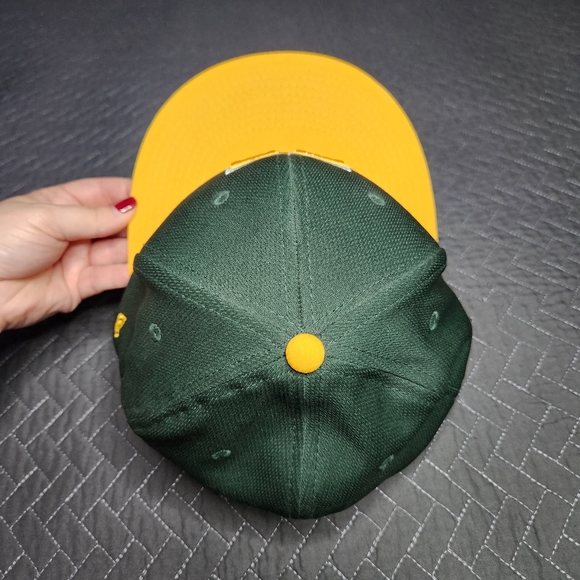 Dome Flex Embroidered "K" Logo Gold & Green Cap Possibly Colligiate Size Med/Lar - Picture 5 of 13